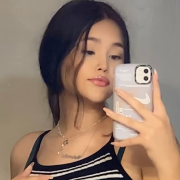 Meet your Posher, Gabriella - Picture 1 of 1